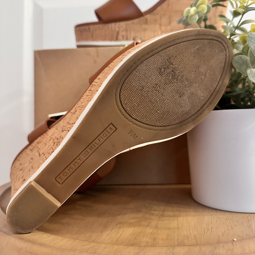 TOMMY HILFIGER ~ Kaline Tan Wedge Espadrille Sandals w/Cork Platform - Picture 7 of 8